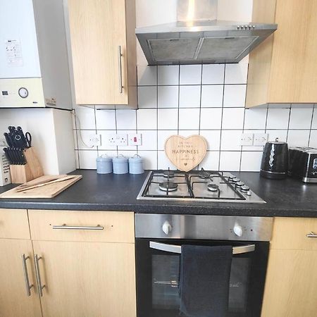 Lovely 3 Bedroom Serviced Apartment In Leytonstone London Kültér fotó