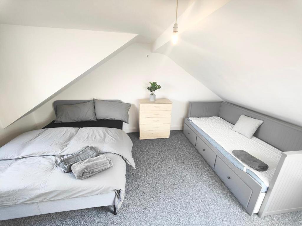 Lovely 3 Bedroom Serviced Apartment In Leytonstone London Kültér fotó
